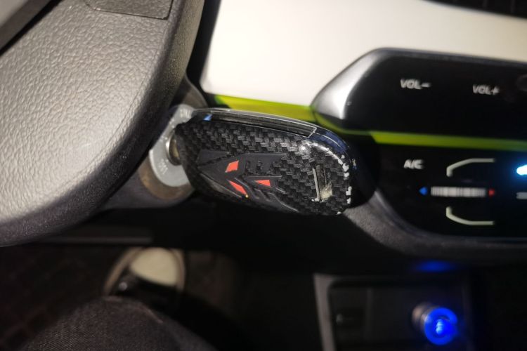 长安欧尚 奔奔E-Star 2020款 心动版 三元锂中控内饰7001