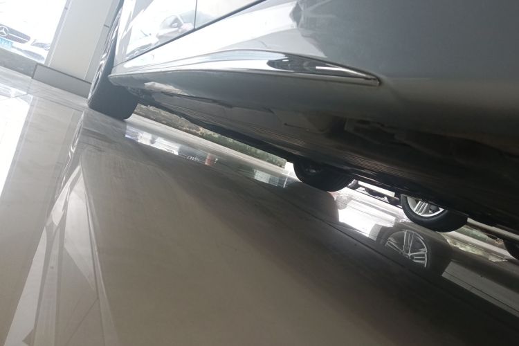 奔驰C级 2022款 C 200 L 运动版局部细节9002