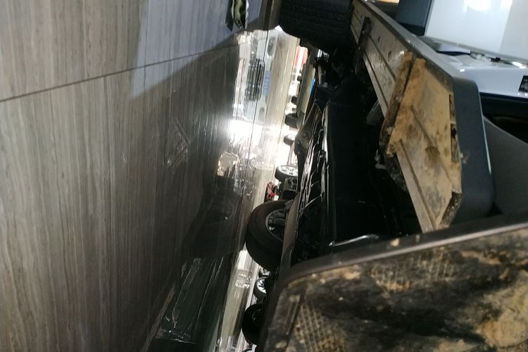 丰田 普拉多 2025款 2.4T 穿越BX版 5座机舱底盘29