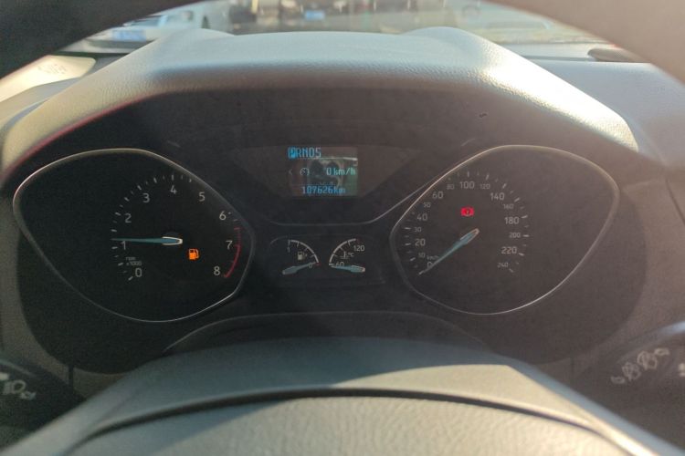 福特 福克斯 2018款 两厢经典 1.6L 自动风尚型智行版局部细节14