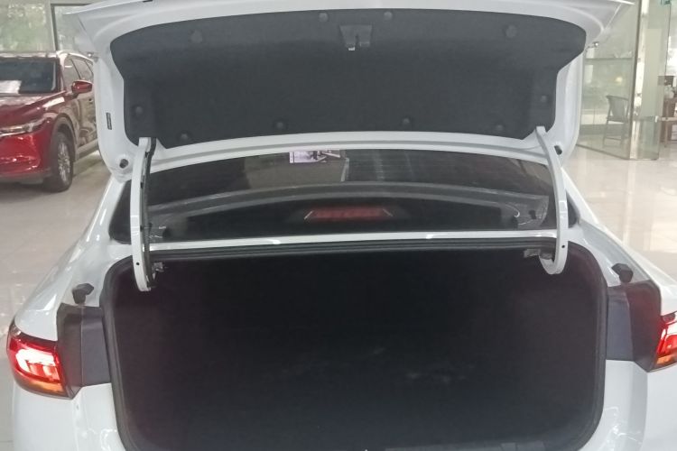 吉利汽车 帝豪 2023款 第4代冠军版 1.5L CVT豪华型机舱底盘23