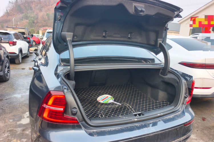 沃尔沃S60 2023款 B4 智逸豪华版机舱底盘23