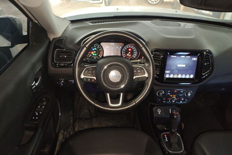 Jeep 指南者 2020款 220T 自动精英版局部细节13