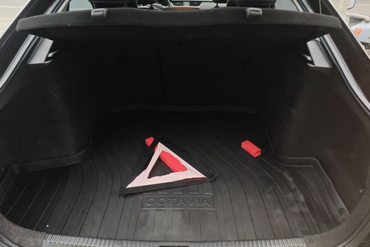 斯柯达 明锐 2017款 1.6L 自动智行版机舱底盘23