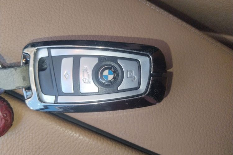 宝马7系 2014款 730Li 臻享型中控内饰7001