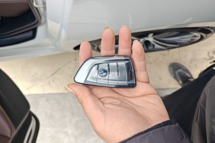 宝马5系 2023款 530Li 领先型 M运动套装中控内饰7001