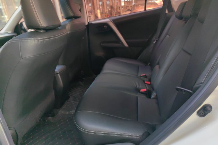 丰田 RAV4荣放 2019款 2.0L CVT两驱先锋版 国V中控内饰21