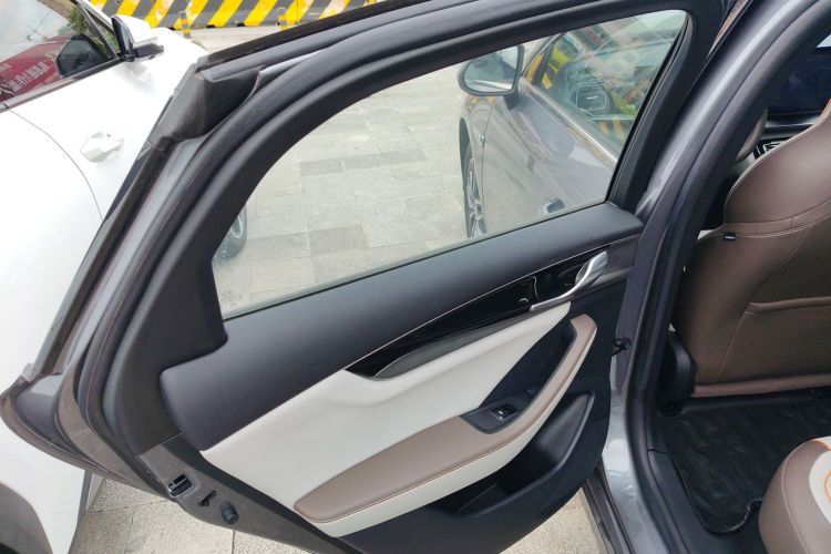 比亚迪 秦PLUS 2023款 冠军版 DM-i 120KM卓越型中控内饰7008