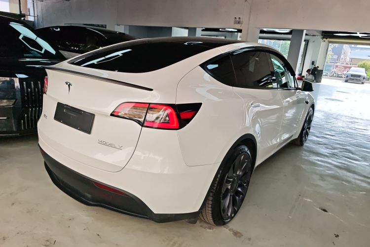 特斯拉 Model Y 2024款 Performance高性能版车身外观7