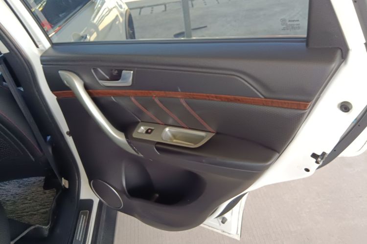 哈弗H6 2014款 运动版 2.4L 自动精英型中控内饰45