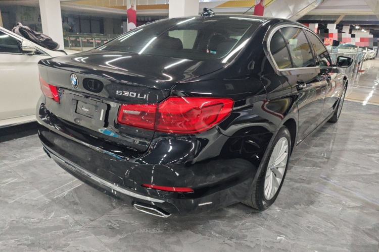 宝马5系 2018款 改款 530Li 领先型 豪华套装车身外观7