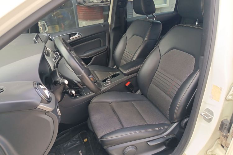 奔驰B级 2015款 B 200 动感型局部细节19