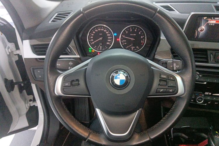 宝马X1 2016款 sDrive20Li 豪华型中控内饰13