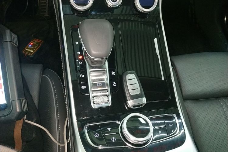 红旗H9 2020款 3.0T 智联旗领四座版中控内饰18