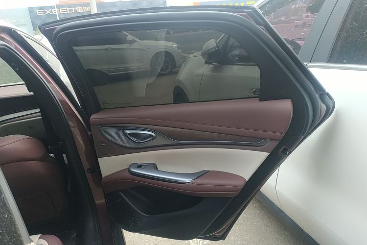 比亚迪 海豹 2023款 DM-i 1.5T 121km 旗舰型中控内饰7006