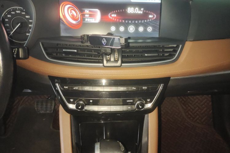 宝沃BX7 2016款 28T 四驱旗舰版 7座中控内饰16