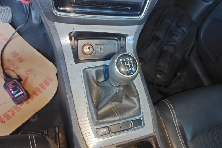 荣威RX5 2018款 20T 两驱手动旗舰版中控内饰18