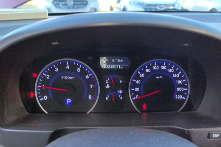 现代 悦动 2011款 1.6L 自动豪华型中控内饰14