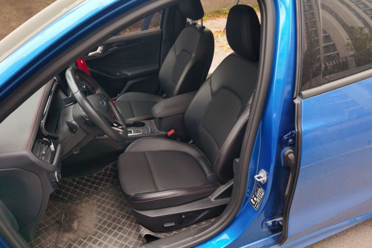 福特 福克斯 2021款 两厢 EcoBoost 180 自动ST Line中控内饰19