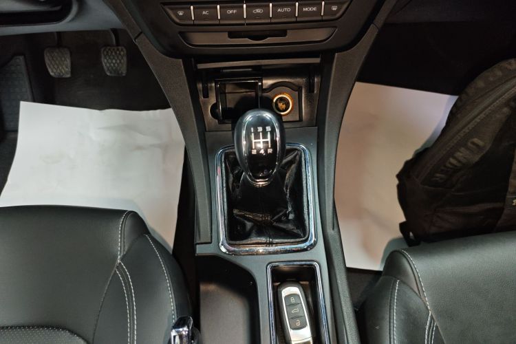 吉利汽车 帝豪 2017款 三厢百万款 1.5L 手动向上互联版中控内饰18