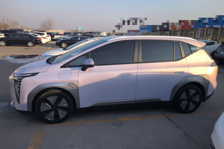 埃安 AION Y 2023款 Plus 510 乐享版车身外观4