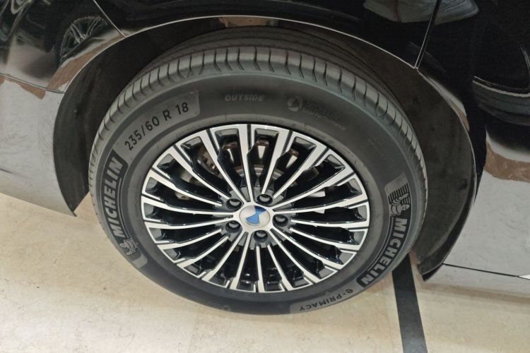 腾势D9 2024款 DM-i 980 四驱尊荣型车身外观6008