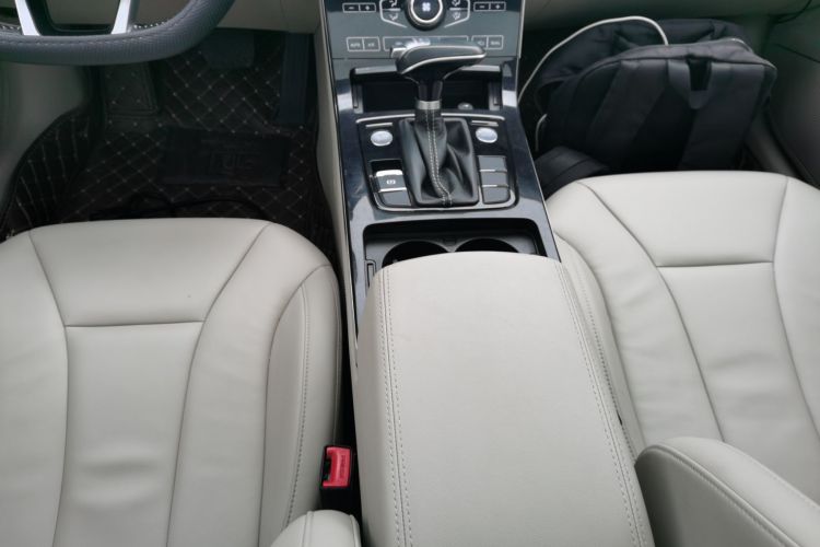 红旗H5 2018款 30TD 智联灵动版中控内饰18