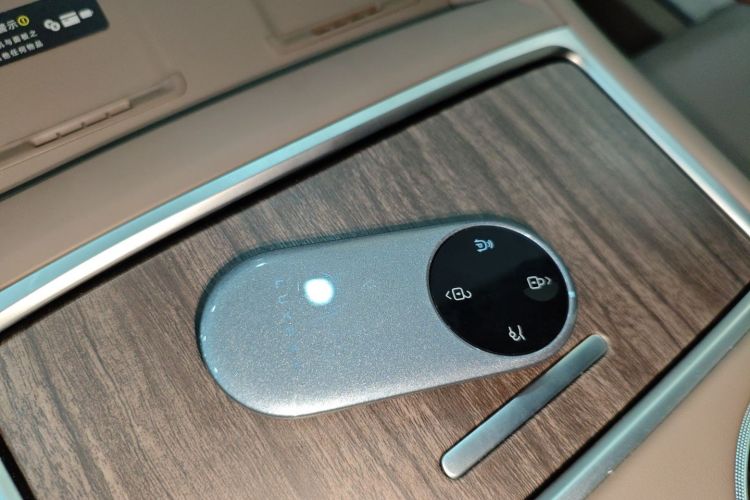 鸿蒙智行 智界R7 2025款 增程 251km Max中控内饰11