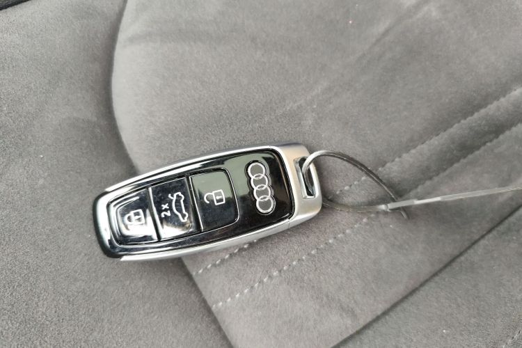 奥迪A6L 2024款 45 TFSI 臻选动感型中控内饰11