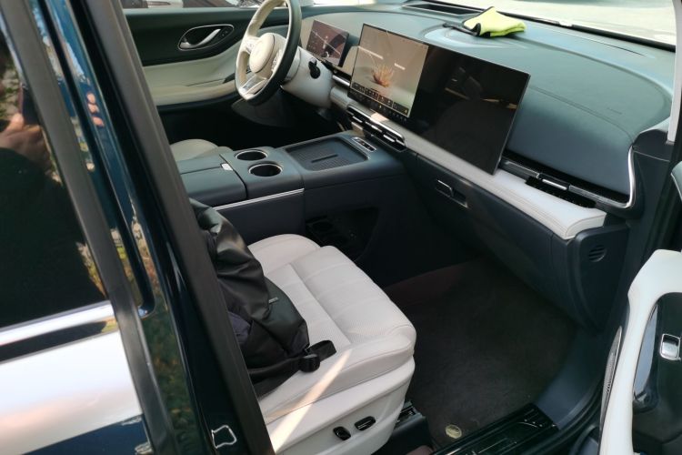 岚图汽车 岚图梦想家 2025款 PHEV 四驱旗舰鲲鹏版局部细节41