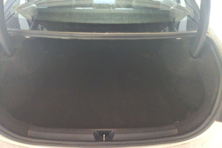 奔驰A级 2019款 A 200 L 运动轿车机舱底盘23