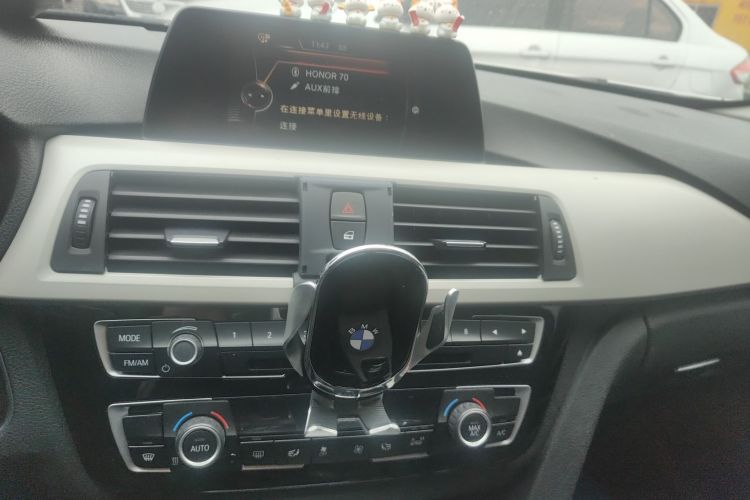 宝马3系 2016款 320i 时尚型中控内饰16