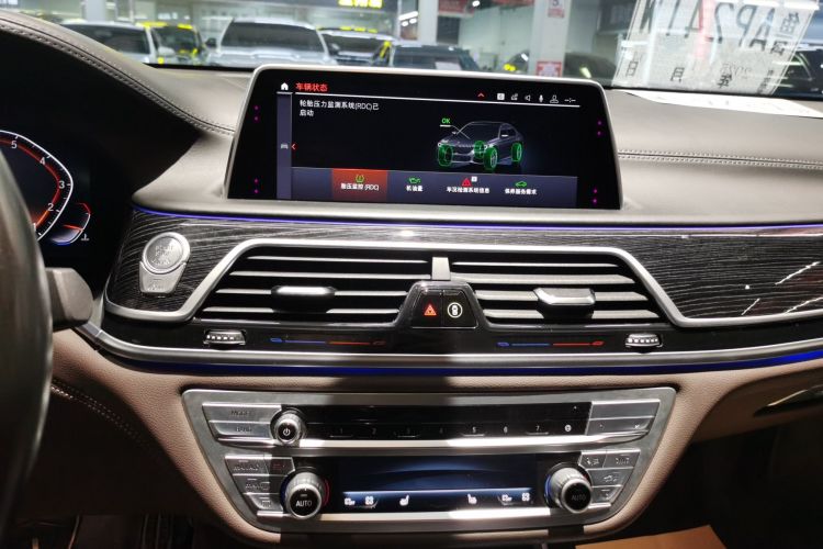 宝马7系 2019款 改款 730Li M运动套装中控内饰16