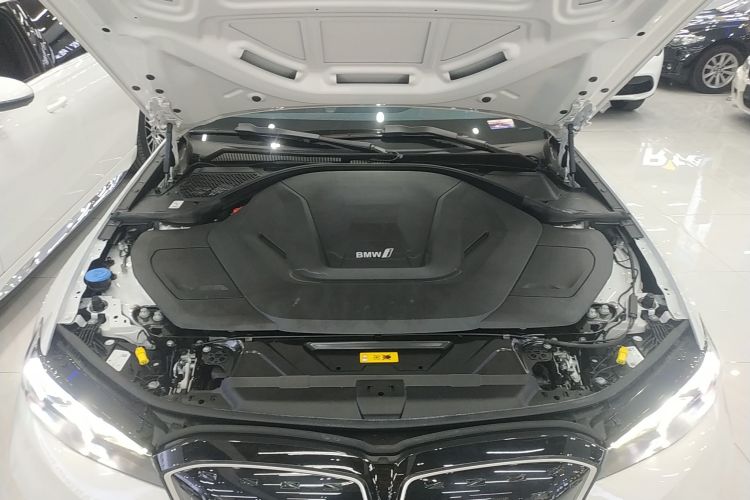 宝马i3 2024款 eDrive 40 L 曜夜套装机舱底盘24