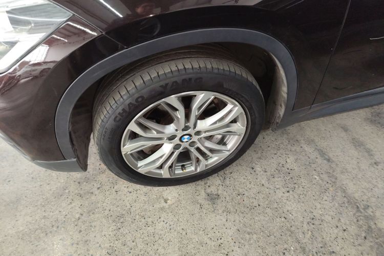 宝马X1 2019款 sDrive20Li 领先型车身外观6007