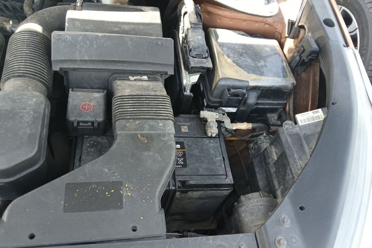 起亚 2015款 索兰托L 2.4L 汽油4WD精英版 5座 国V机舱底盘26