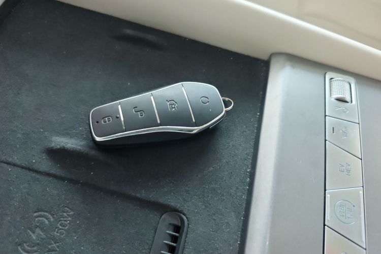 比亚迪 夏 2025款 DM-i 1.5T 180km 卓越型中控内饰11