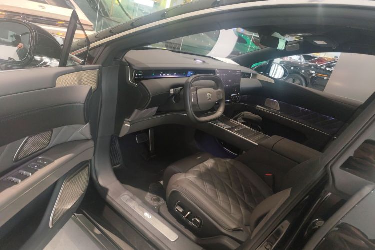 蔚来ET9 2025款 102kWh中控内饰7003