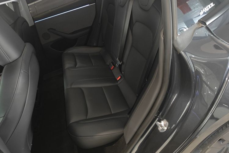 特斯拉 Model 3 2023款 后轮驱动版中控内饰21
