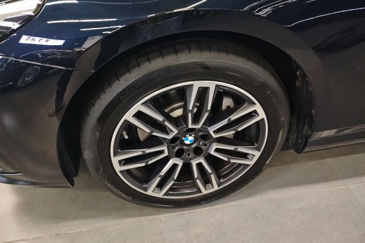 宝马5系 2025款 530Li 领先型 M运动套装车身外观6007