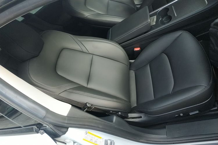 特斯拉 Model 3 2021款 Performance高性能全轮驱动版局部细节41