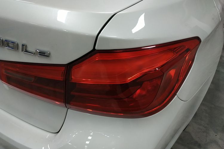 宝马5系新能源 2020款 里程升级版 530Le 豪华套装车身外观9