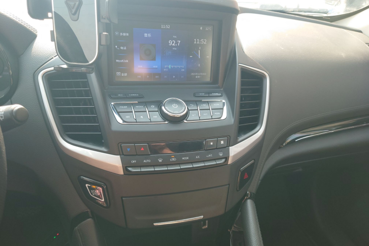 东风风神AX7 2018款 经典 1.6T 自动豪华型中控内饰16