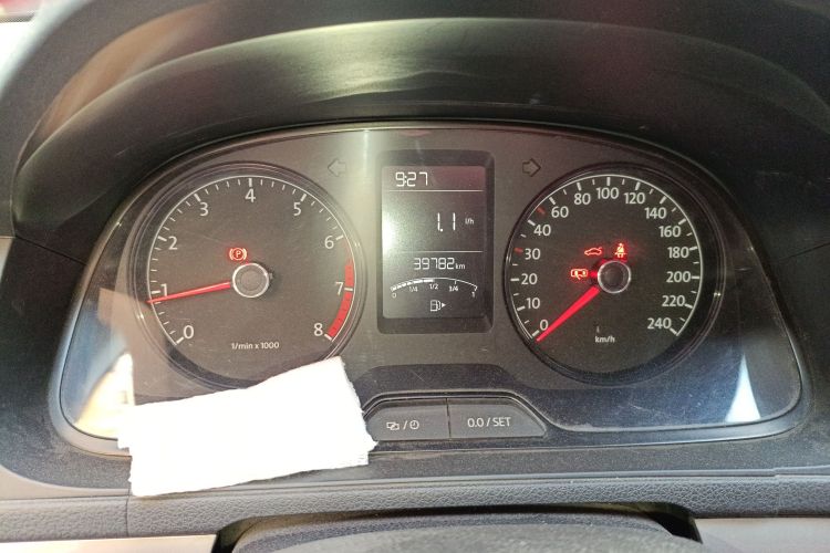 大众 朗逸 2013款 改款经典 1.6L 手动风尚版中控内饰15