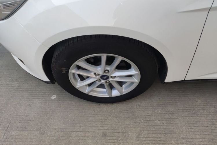 福特 福克斯 2017款 两厢 1.6L 自动风尚型智行版车身外观6001