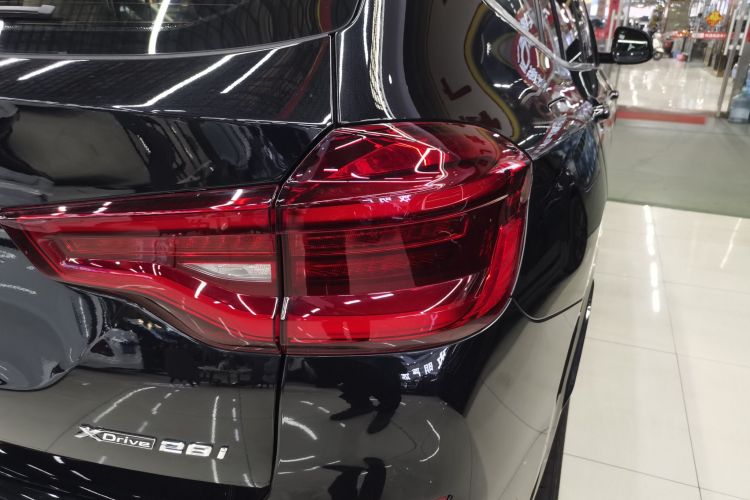 宝马X3 2020款  xDrive28i M运动套装车身外观9