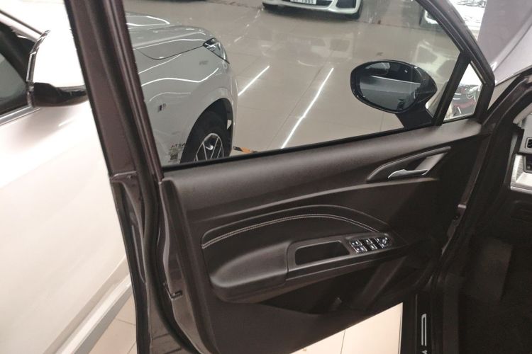 哪吒汽车 哪吒AYA 2023款 318 Lite中控内饰7007