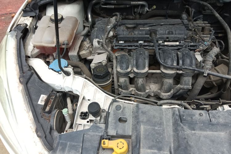 福特 福克斯 2015款 三厢 1.6L 手动舒适型局部细节9006