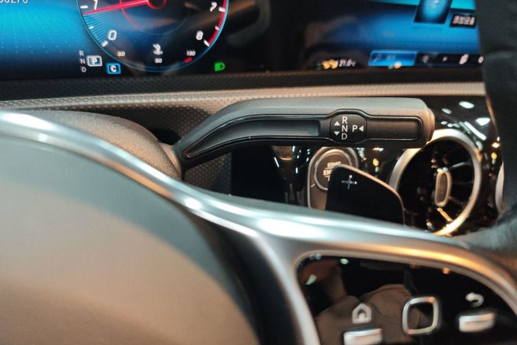 奔驰A级 2020款 改款 A 180 L 运动轿车特殊配置中控内饰18