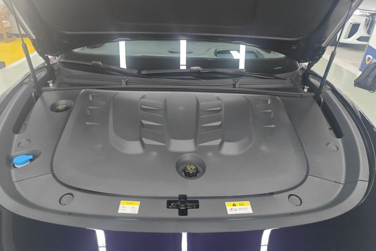 岚图汽车 岚图追光 2024款 PHEV 四驱超长续航行政版机舱底盘24